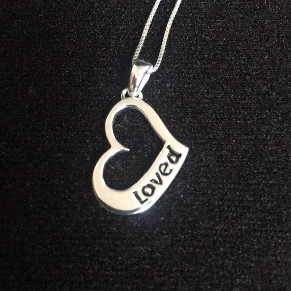 Sterling silver Box chain + “loved” heart pendant - Picture 3 of 10